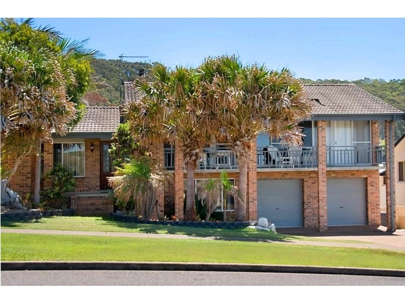 184 Caves Beach Road, Caves Beach NSW 2281