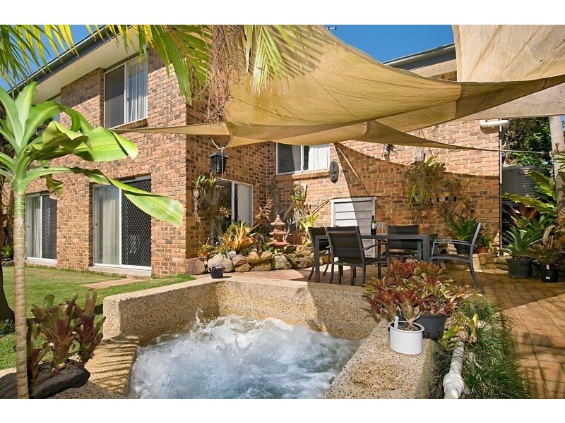 184 Caves Beach Road, Caves Beach NSW 2281