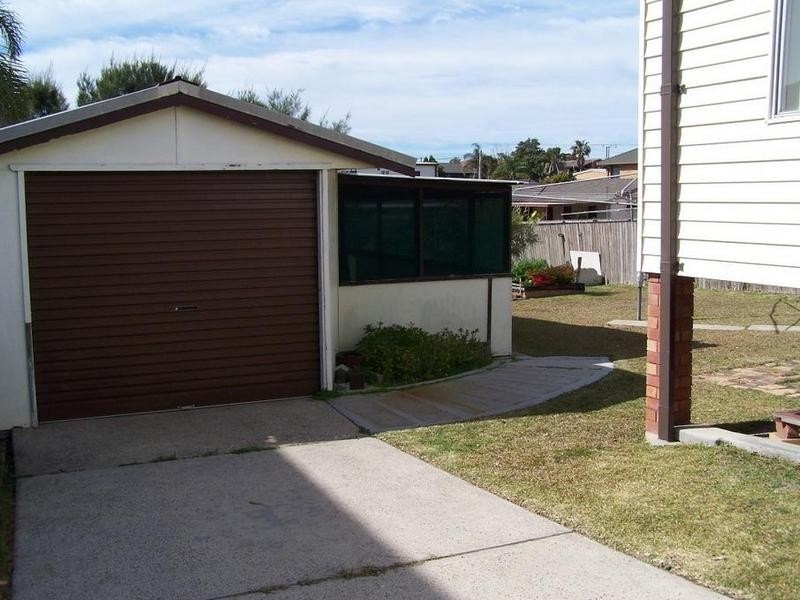 45 Macquarie Grove, Caves Beach NSW 2281