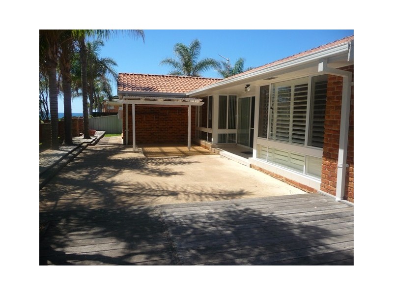 1 Cinnabar Close, Caves Beach NSW 2281