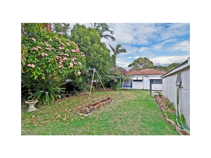 Blacksmiths NSW 2281