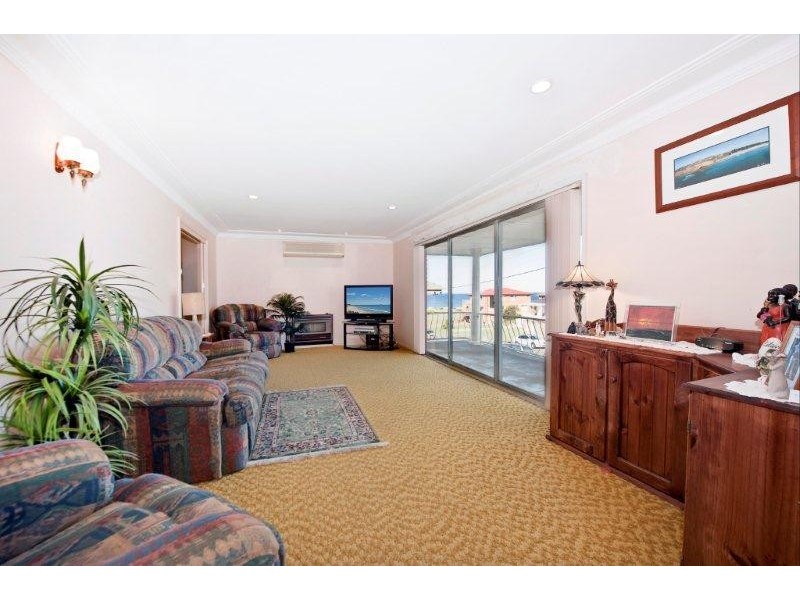 Caves Beach NSW 2281