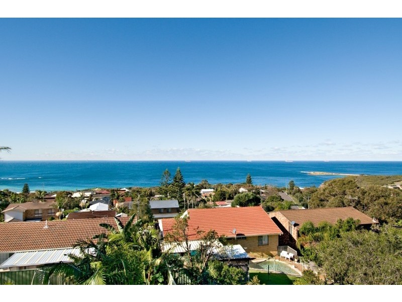 54 Scenic Drive, Caves Beach NSW 2281