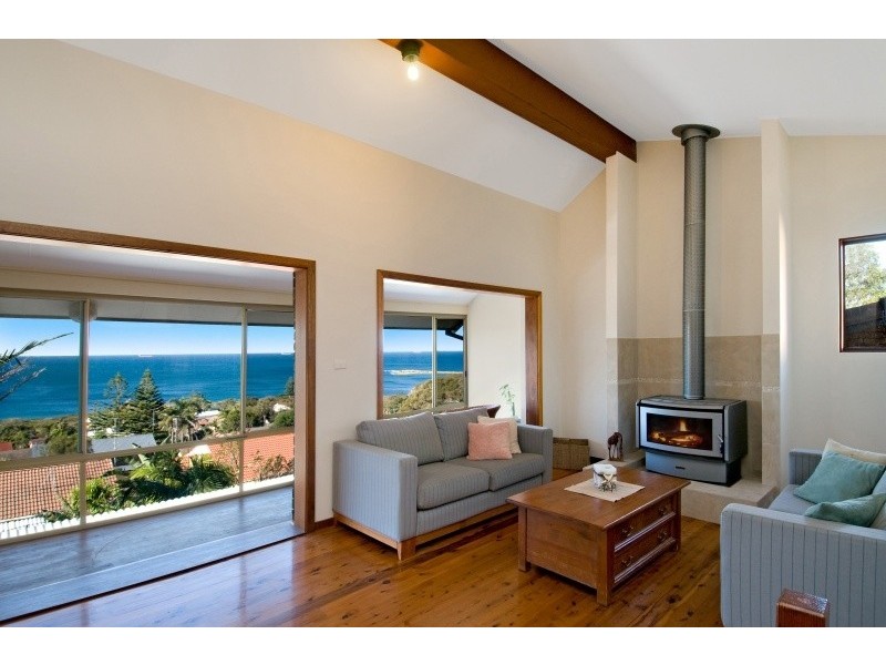 54 Scenic Drive, Caves Beach NSW 2281