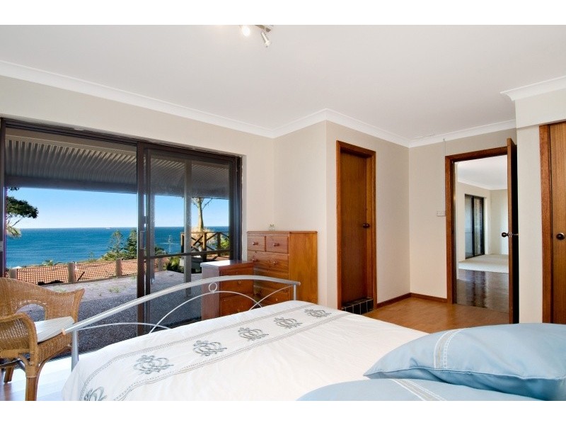 54 Scenic Drive, Caves Beach NSW 2281