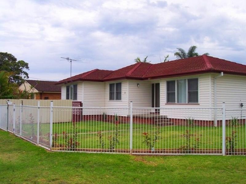 2 Civic Avenue, Caves Beach NSW 2281