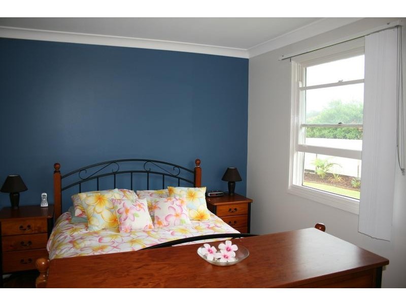 2 Civic Avenue, Caves Beach NSW 2281