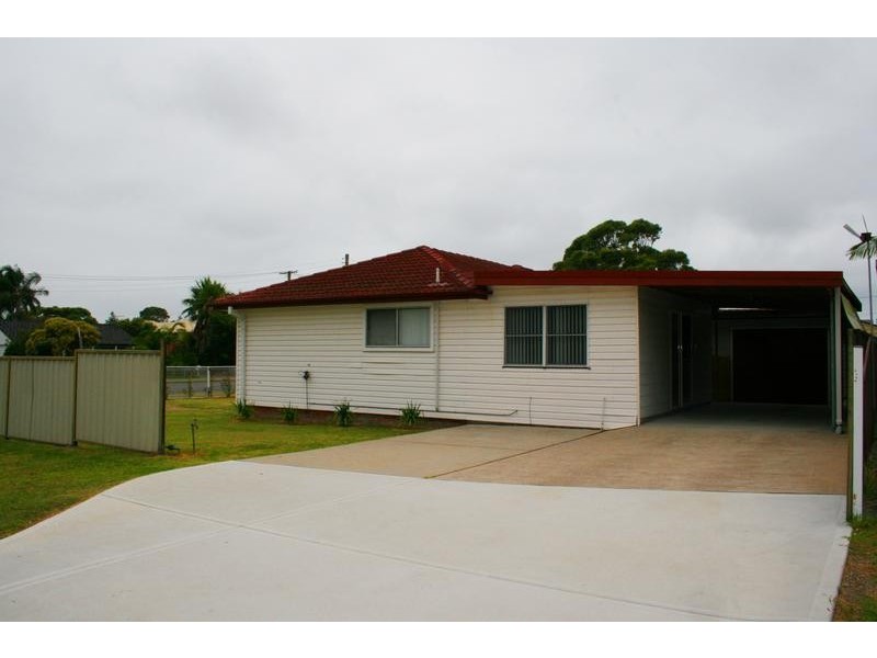 2 Civic Avenue, Caves Beach NSW 2281