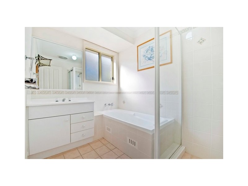 29 Cams Boulevarde, Summerland Point NSW 2259