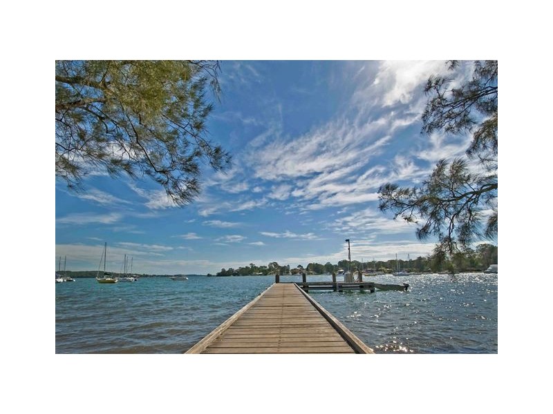 29 Cams Boulevarde, Summerland Point NSW 2259