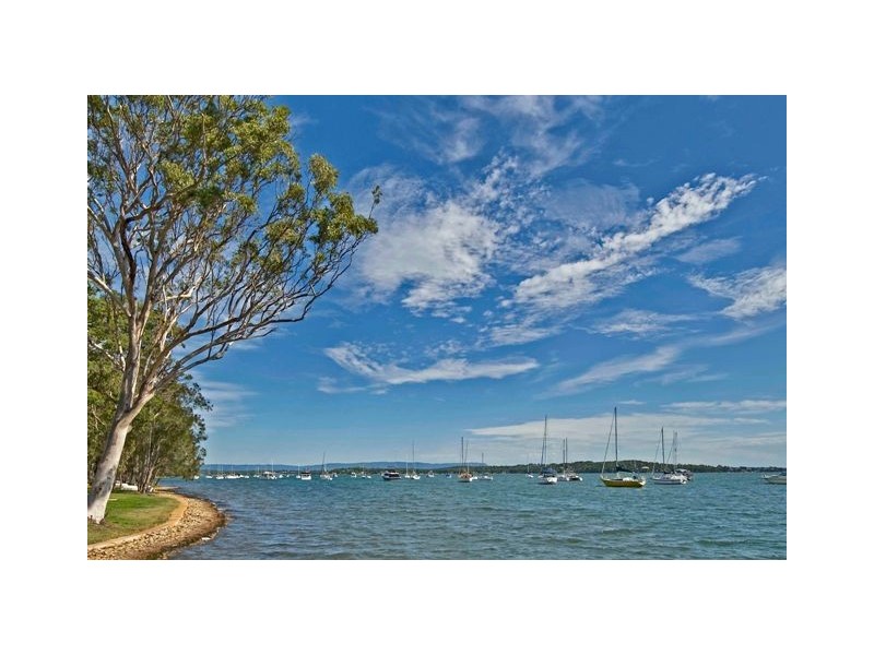 29 Cams Boulevarde, Summerland Point NSW 2259