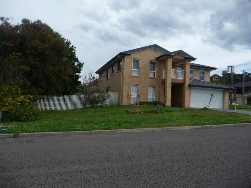 18 Middle Street, Caves Beach NSW 2281