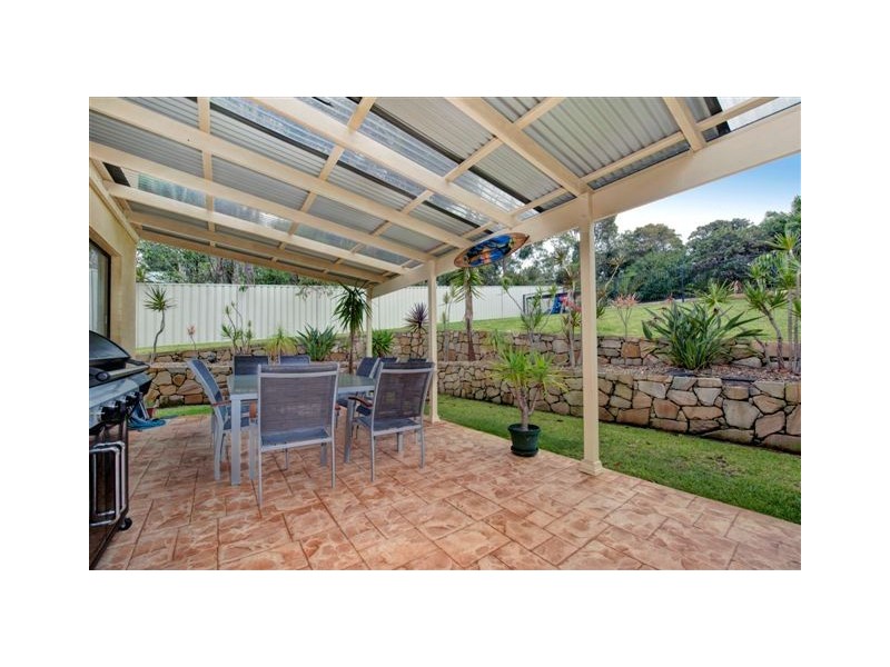 12 Copper Valley Close, Caves Beach NSW 2281
