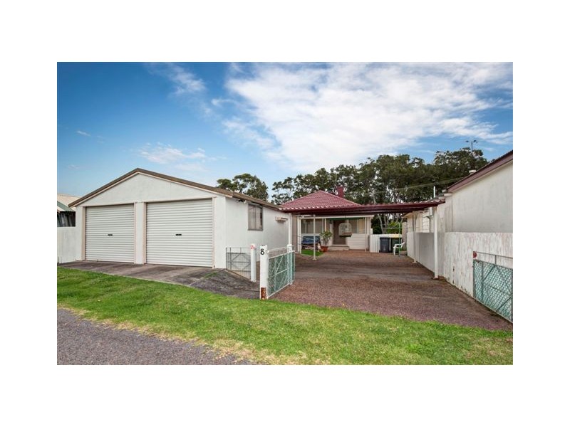 8 Park Parade, Blacksmiths NSW 2281