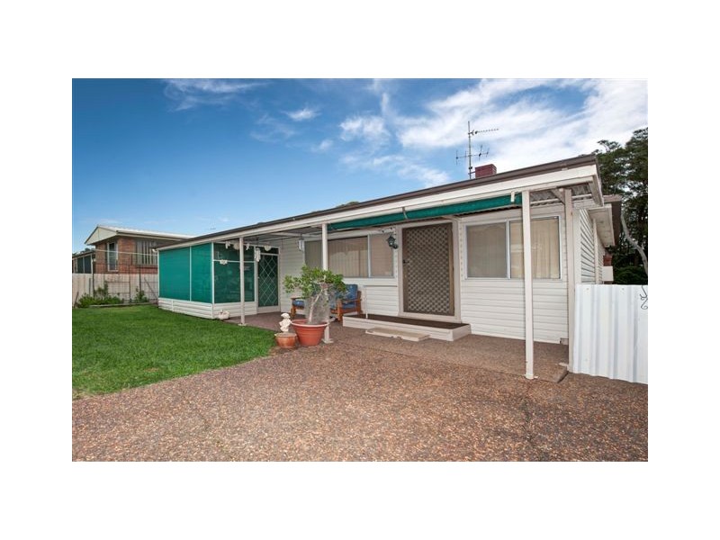 8 Park Parade, Blacksmiths NSW 2281