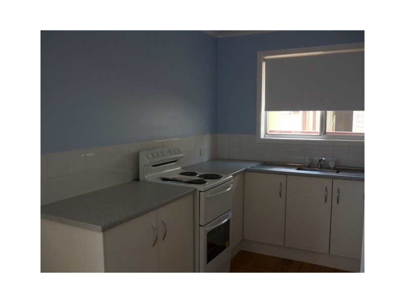 8 Nepean Ave, Mannering Park NSW 2259