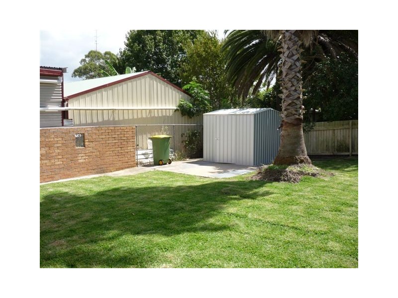 8 Nepean Ave, Mannering Park NSW 2259