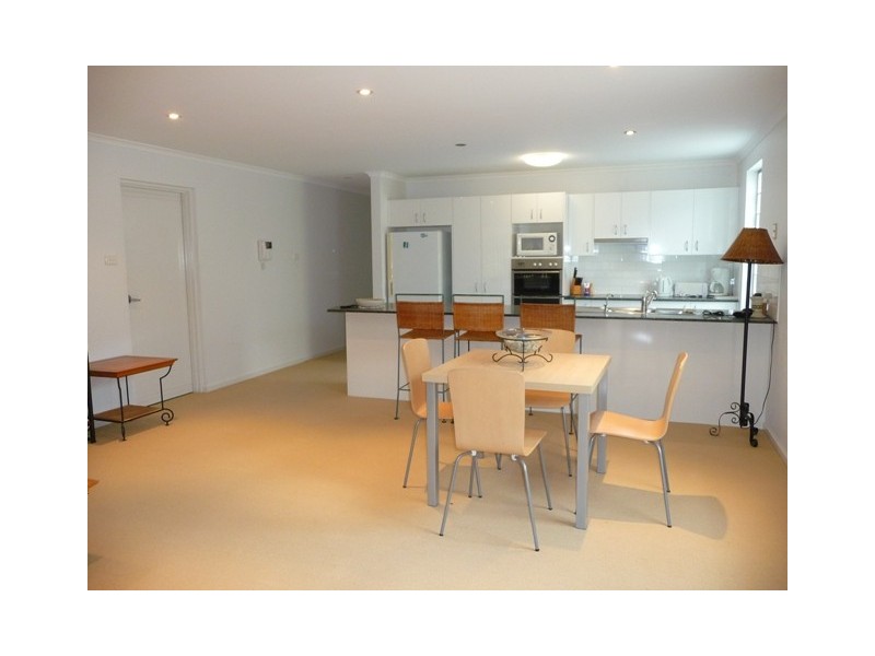 1/40 Oceanside Drive, Caves Beach NSW 2281