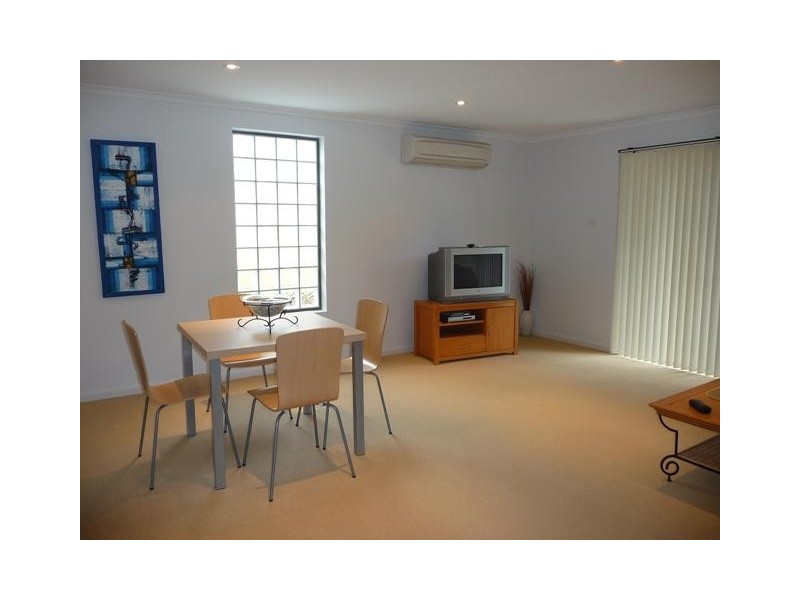 1/40 Oceanside Drive, Caves Beach NSW 2281