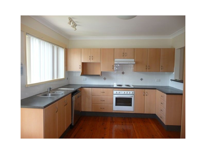 121 Macquarie Grove, Caves Beach NSW 2281