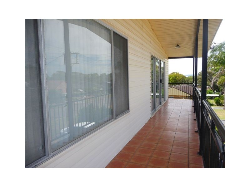 121 Macquarie Grove, Caves Beach NSW 2281