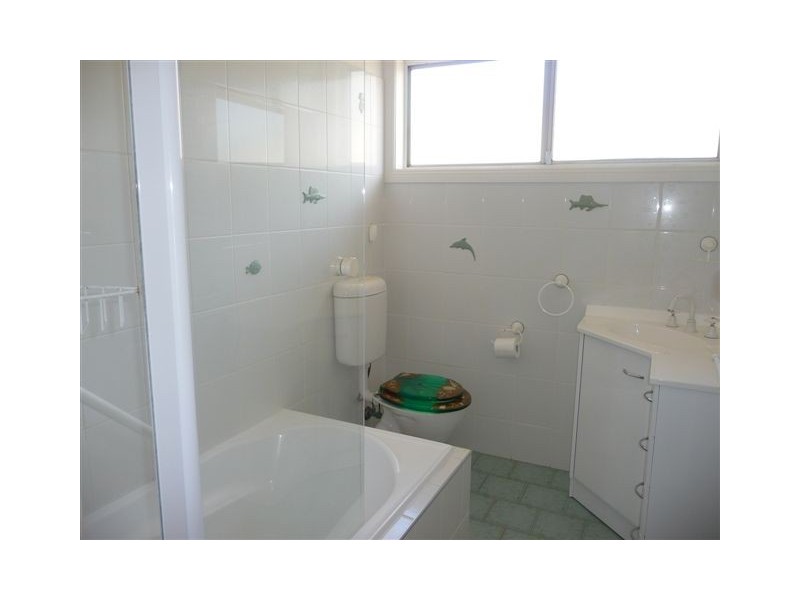 121 Macquarie Grove, Caves Beach NSW 2281