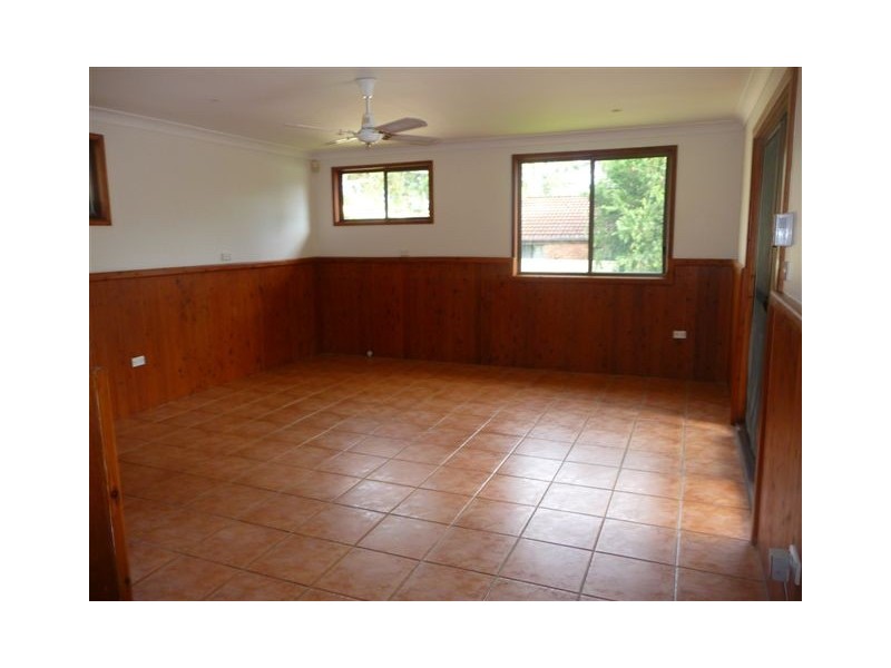 2 Griffith Street, Mannering Park NSW 2259