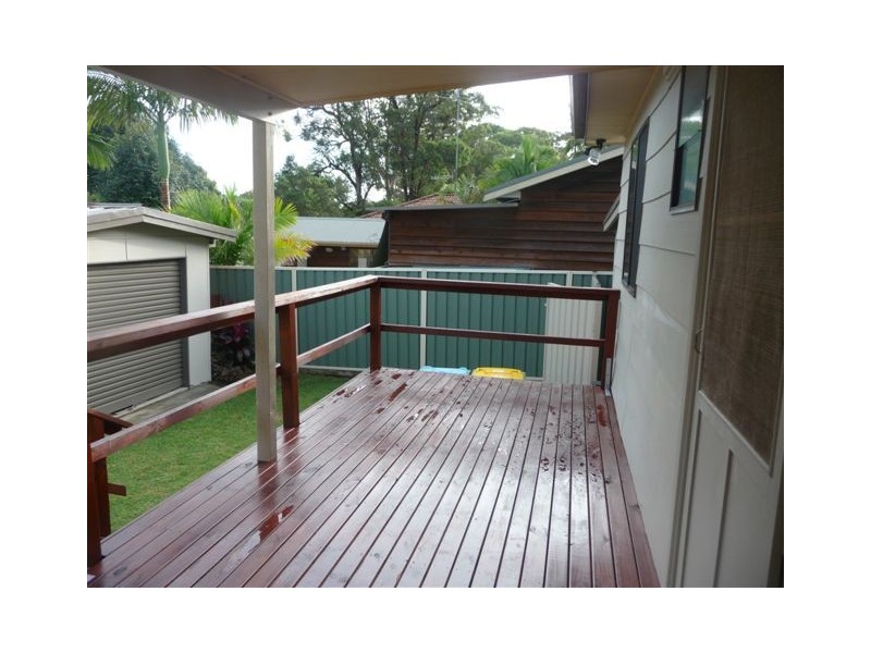 2 Griffith Street, Mannering Park NSW 2259