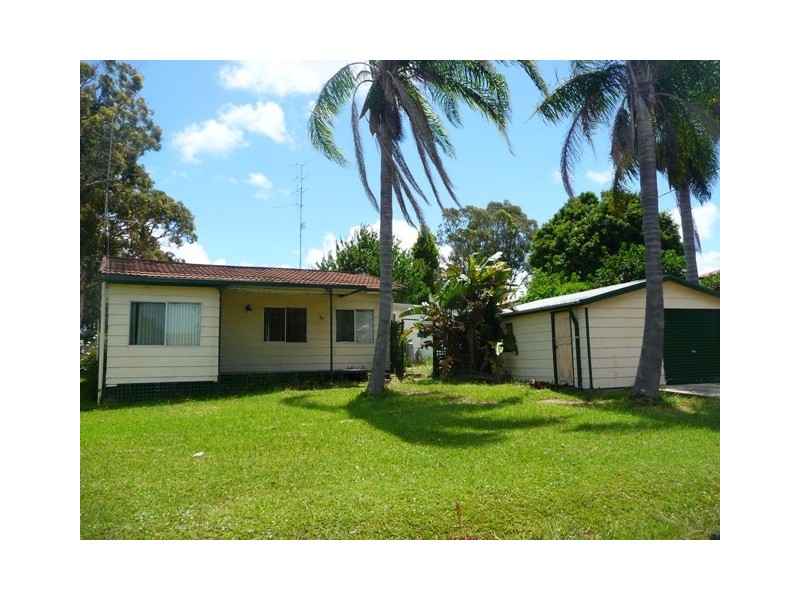 28 Waverley Rd, Mannering Park NSW 2259