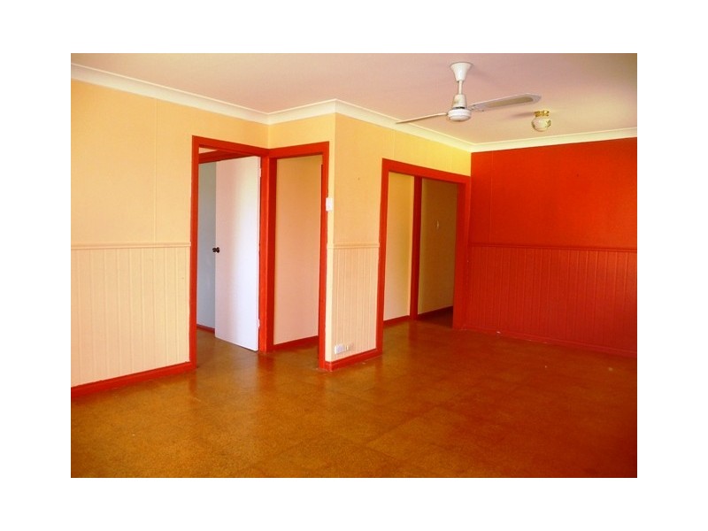 28 Waverley Rd, Mannering Park NSW 2259