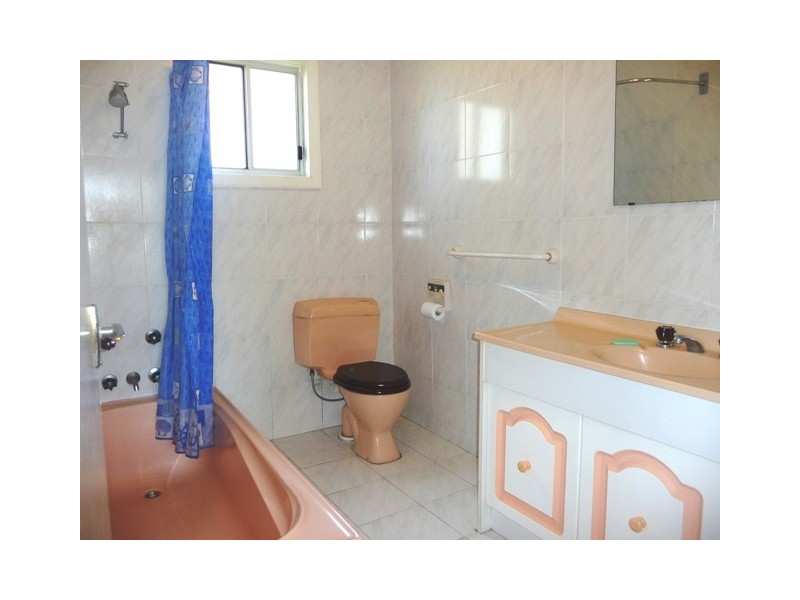 28 Waverley Rd, Mannering Park NSW 2259