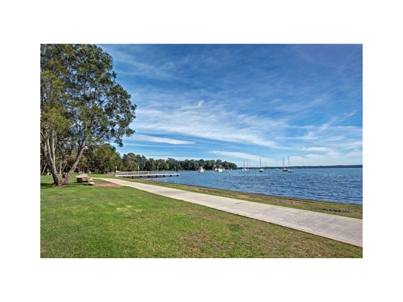 Mannering Park NSW 2259