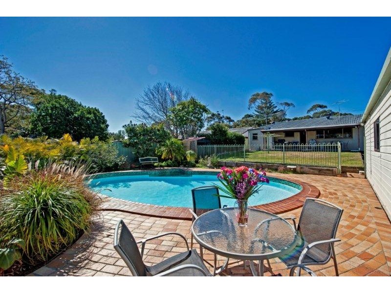 193 Macquarie Grove, Caves Beach NSW 2281