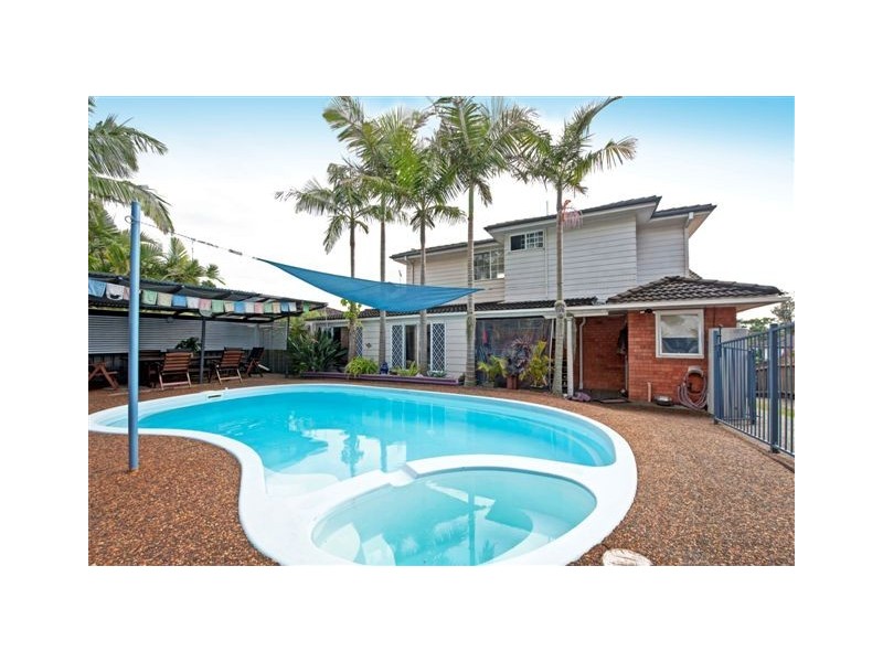 10 Caldwell Street, Caves Beach NSW 2281