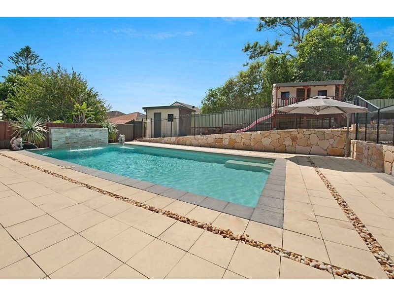 23 Middle Street, Caves Beach NSW 2281