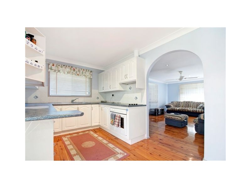 15 Halcyon Street, Mannering Park NSW 2259