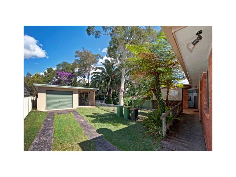 15 Halcyon Street, Mannering Park NSW 2259