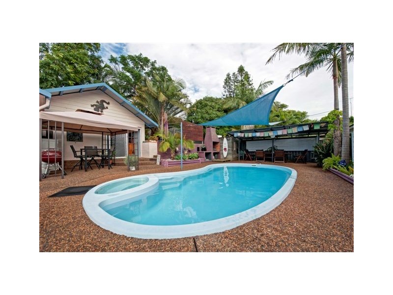 10 Caldwell Street, Caves Beach NSW 2281