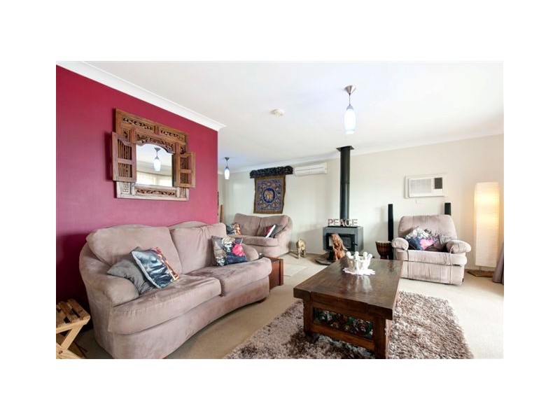 10 Caldwell Street, Caves Beach NSW 2281