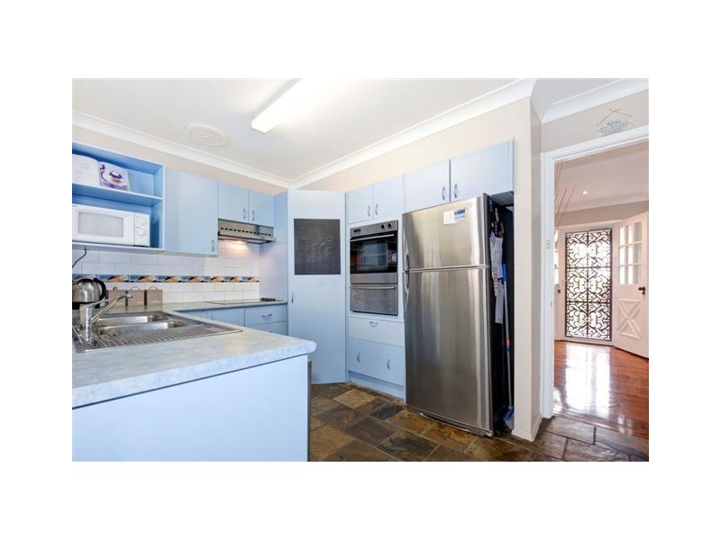 10 Caldwell Street, Caves Beach NSW 2281