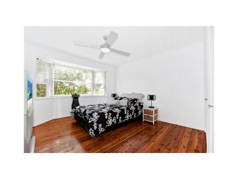 10 Caldwell Street, Caves Beach NSW 2281