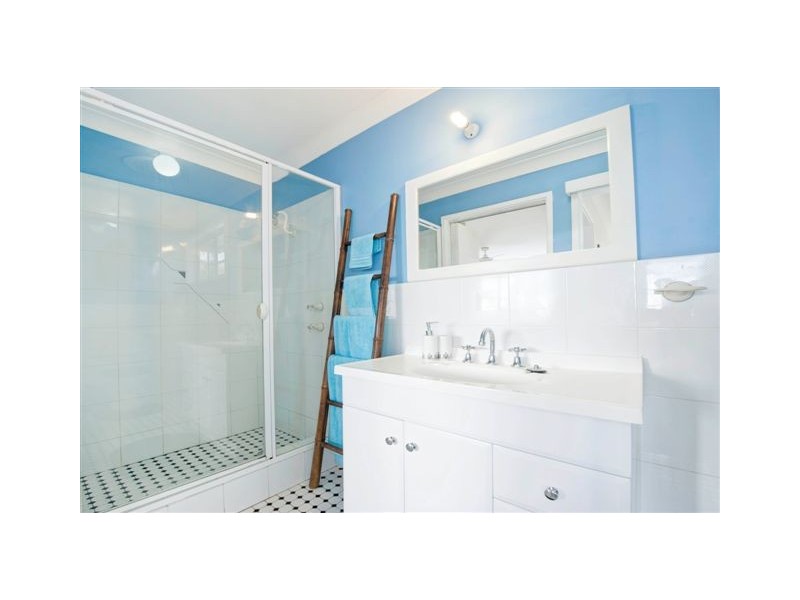 10 Caldwell Street, Caves Beach NSW 2281