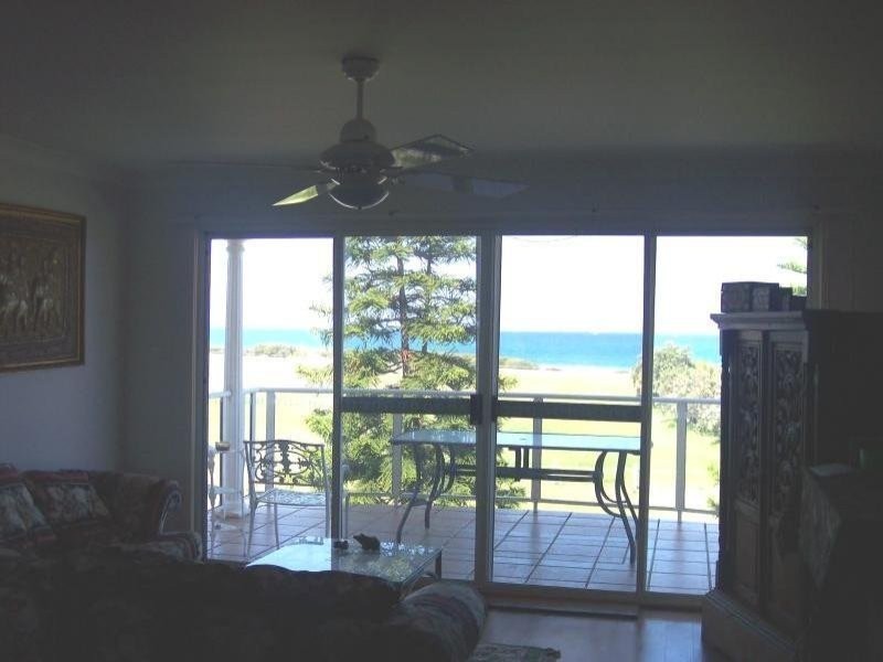 29 The Esplanade, Caves Beach NSW 2281