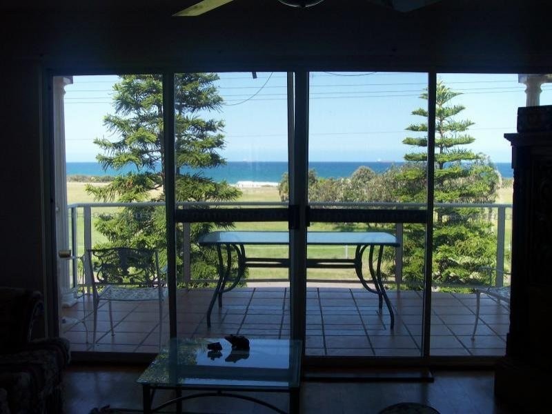 29 The Esplanade, Caves Beach NSW 2281