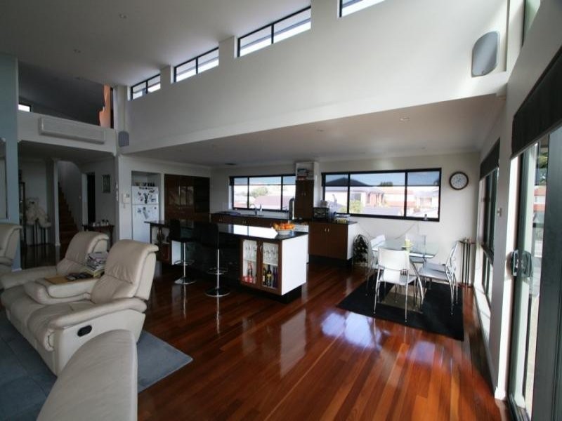 Pelican NSW 2281