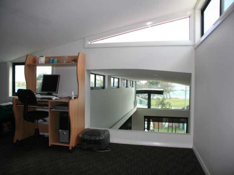 Pelican NSW 2281