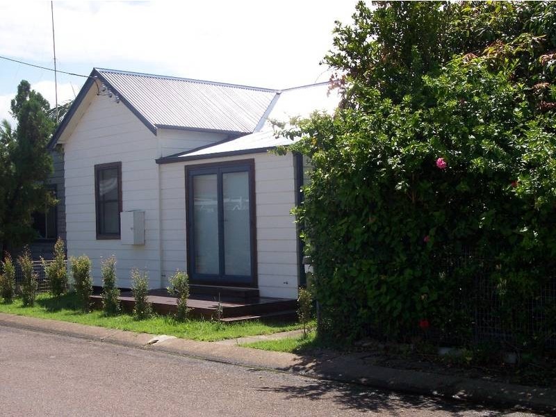 4 Marks Parade, Marks Point NSW 2280