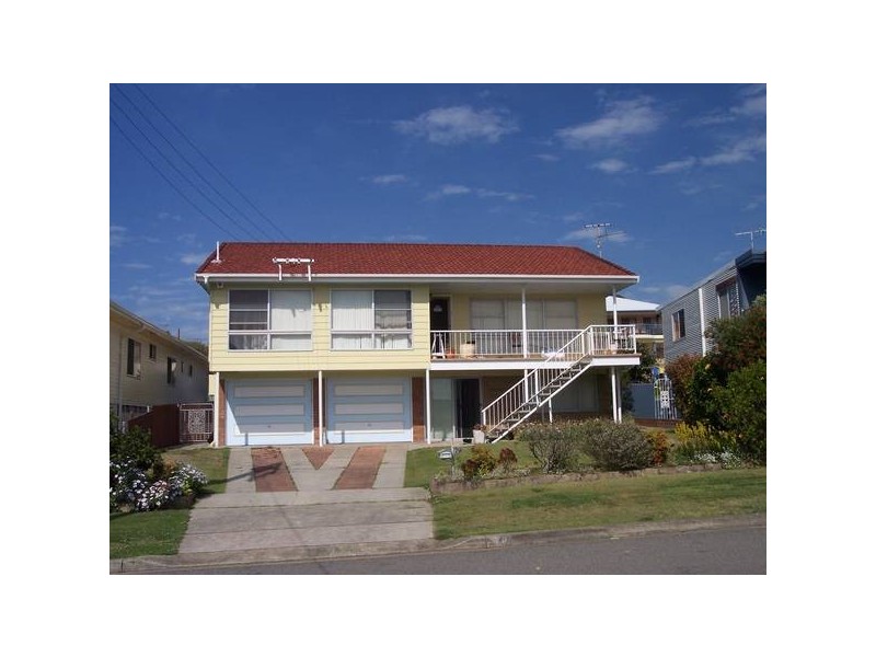 79 Macquarie Gr, Caves Beach NSW 2281