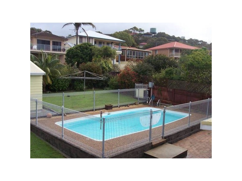 79 Macquarie Gr, Caves Beach NSW 2281