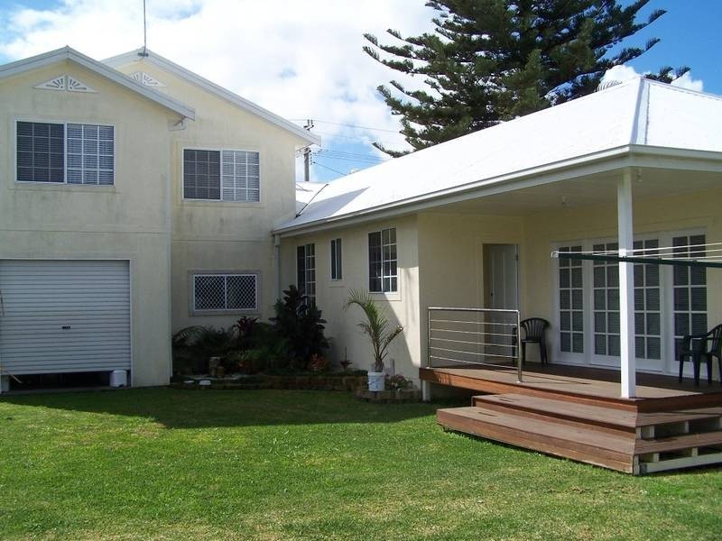 Blacksmiths NSW 2281